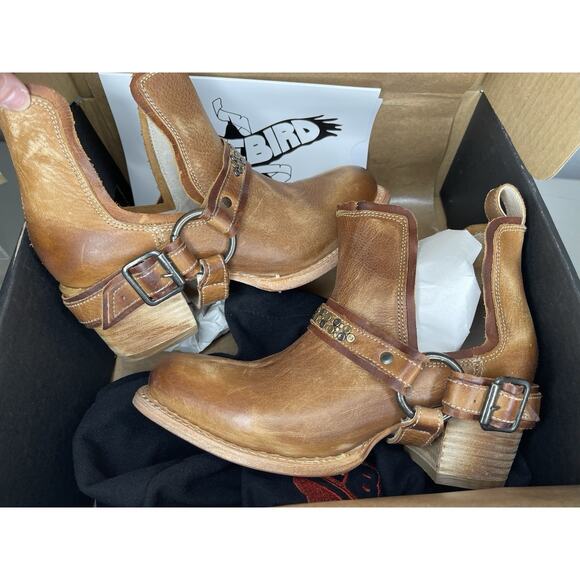 New! Freebird Dusty Tan Wheat Distressed Boots Booties Slip On Womens Size 8 - Picture 1 of 7